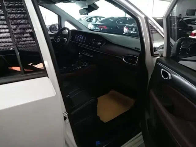 GAC Trumpchi M6 — Фото автомобиля 24