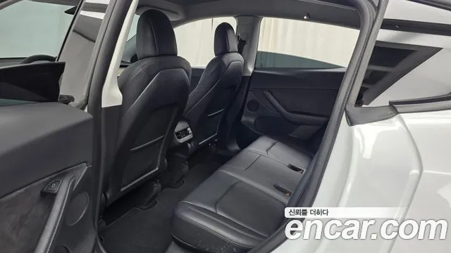 Tesla Model Y — Фото автомобиля 23