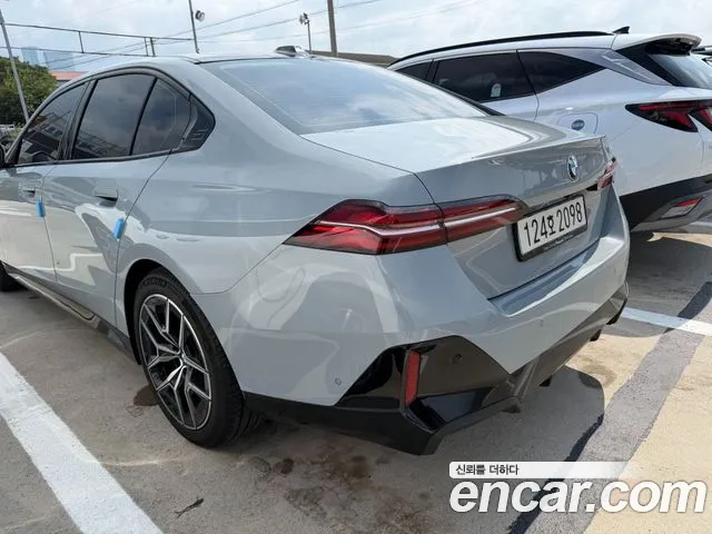 BMW 5 Series G60 — Фото автомобиля 11