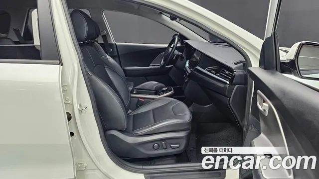 Kia Niro — Фото автомобиля 11