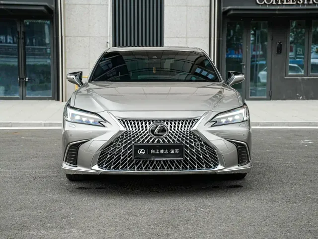 Lexus ES — Фото автомобиля 2