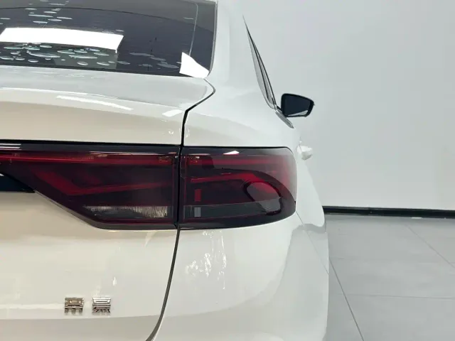 Geely Emgrand 2022 4th Generation 1.5L CVT Premium — Фото автомобиля 11