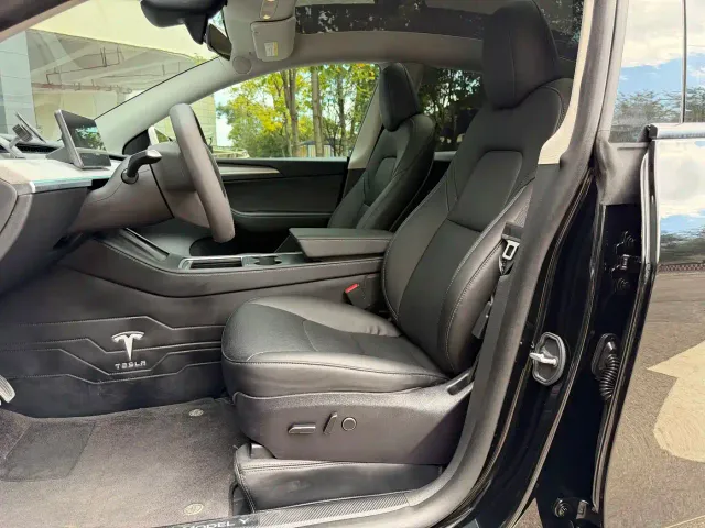 Tesla Model Y — Фото автомобиля 10