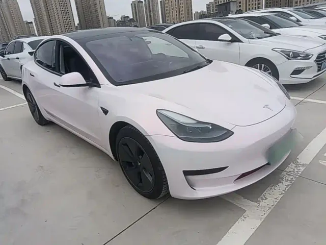 Tesla Model 3 — Фото автомобиля 3