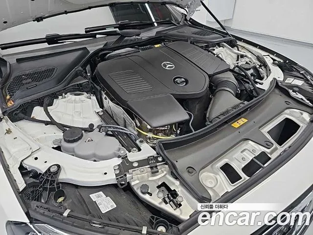 Mercedes-Benz E-Class — Фото автомобиля 5