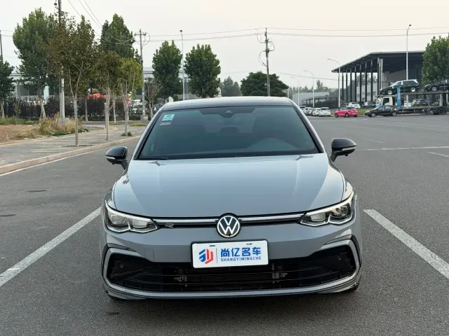 Volkswagen Golf — Фото автомобиля 20