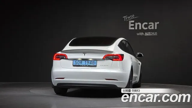 Tesla Model 3 — Фото автомобиля 3