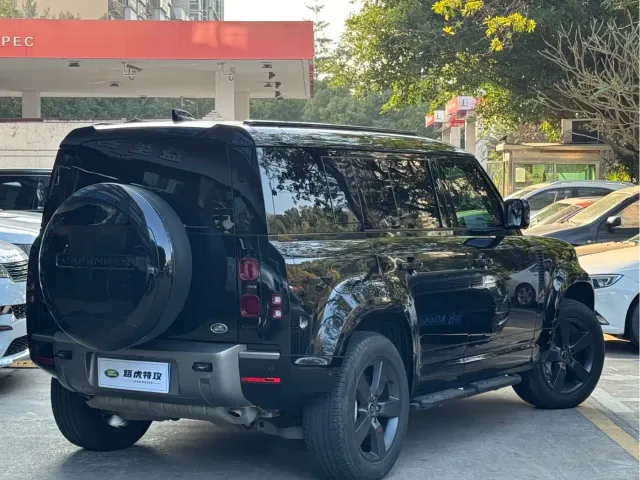 Land Rover Defender — Фото автомобиля 6