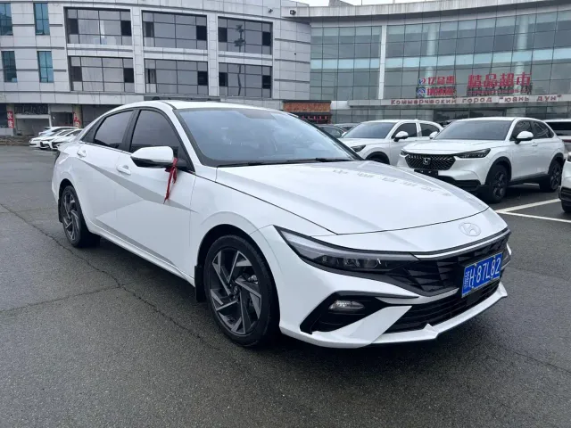 Hyundai Elantra — Фото автомобиля 3