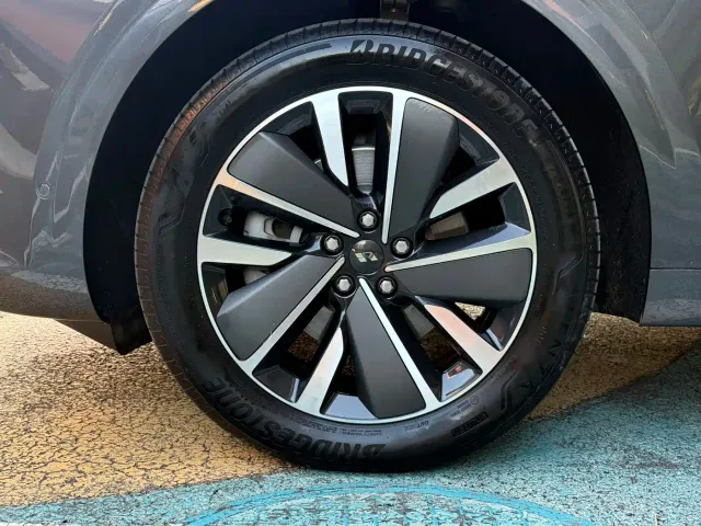 Li Auto L6 — Фото автомобиля 9