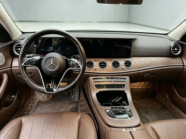 Mercedes-Benz E-Class — Фото автомобиля 16