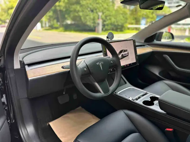 Tesla Model 3 — Фото автомобиля 8