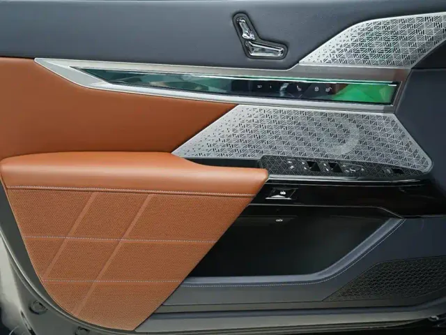 BMW i7 — Фото автомобиля 5