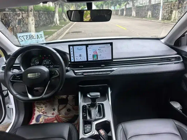 Geely Emgrand — Фото автомобиля 12