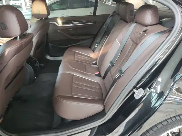 BMW 5 Series — Фото автомобиля 16