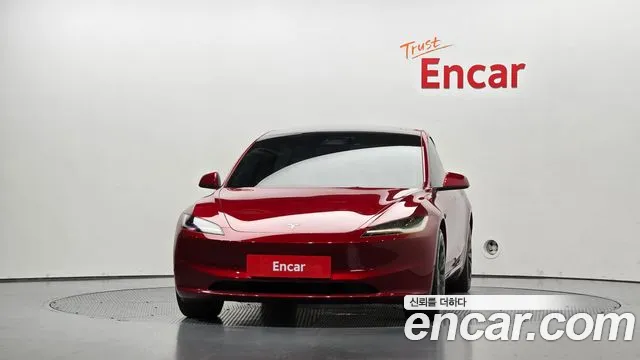 Tesla Model 3 — Фото автомобиля 3