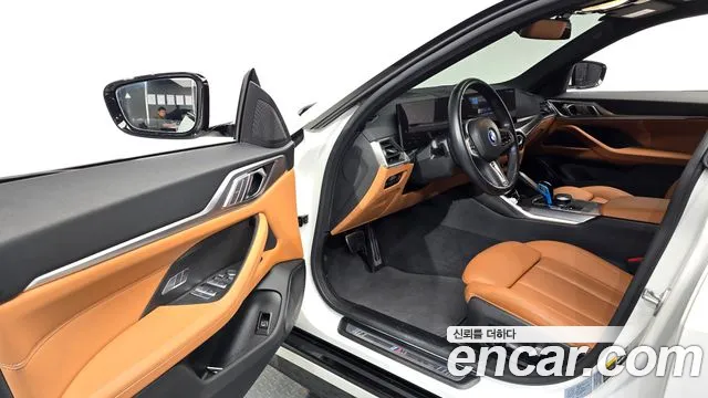 BMW i4 — Фото автомобиля 15