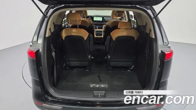 Kia Canival — Фото автомобиля 8