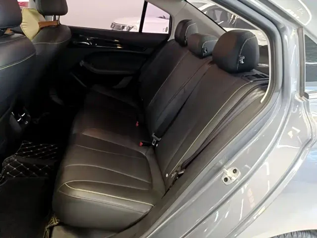 Roewe i5 — Фото автомобиля 16