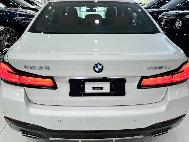 BMW 5 Series — Фото автомобиля 4