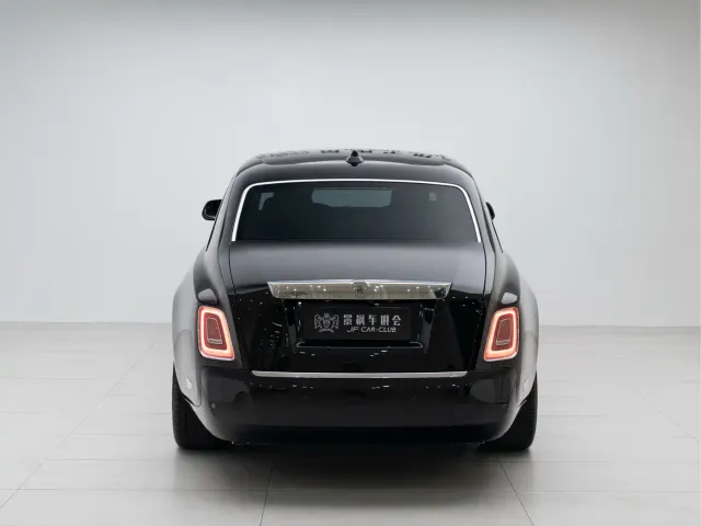 Rolls-Royce Phantom — Фото автомобиля 5