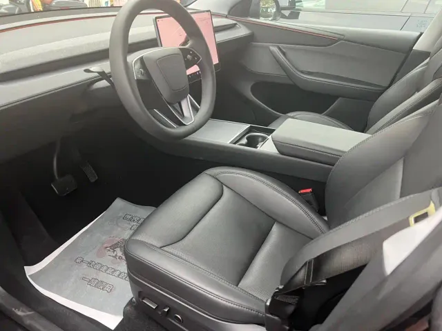 Tesla Model Y — Фото автомобиля 7