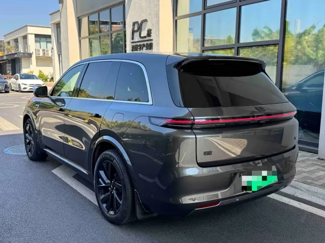 Li Auto L8 — Фото автомобиля 21