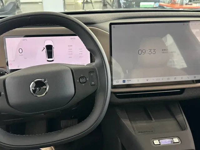Volvo XC70 Plug-in Hybrid — Фото автомобиля 10