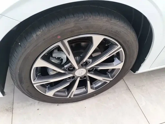Geely Emgrand — Фото автомобиля 22