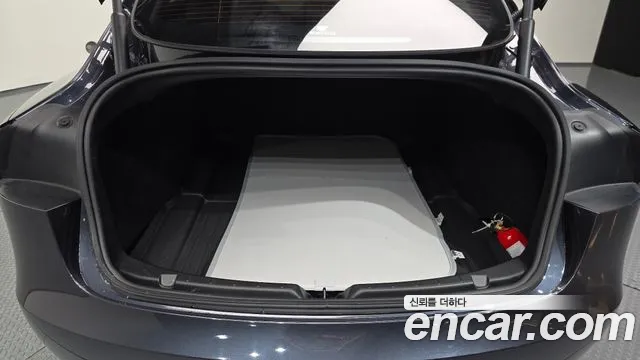 Tesla Model 3 — Фото автомобиля 20