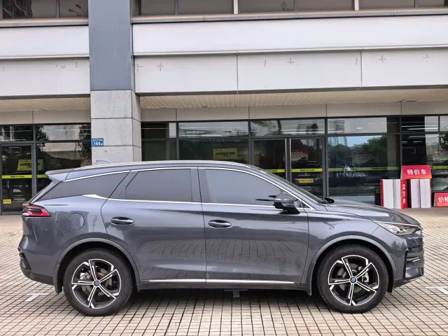 BYD Tang — Фото автомобиля 7