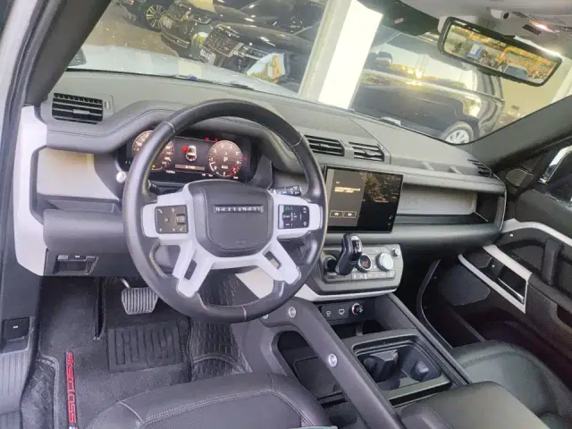 Land Rover Defender — Фото автомобиля 3