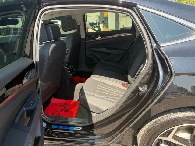 Volkswagen Passat — Фото автомобиля 7