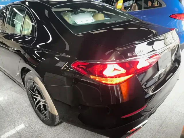 Mercedes-Benz E-Class — Фото автомобиля 22