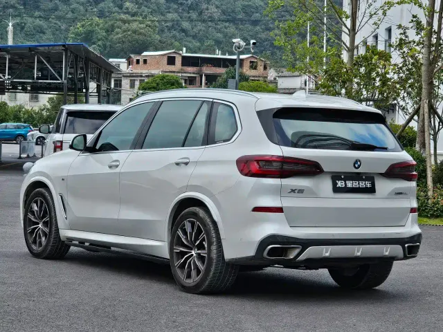 BMW X5 — Фото автомобиля 10