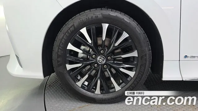 Toyota Alphard — Фото автомобиля 5