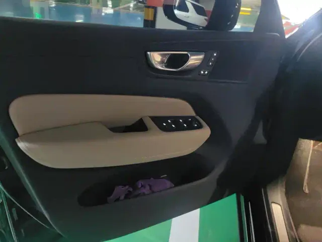 Volvo XC60 — Фото автомобиля 7
