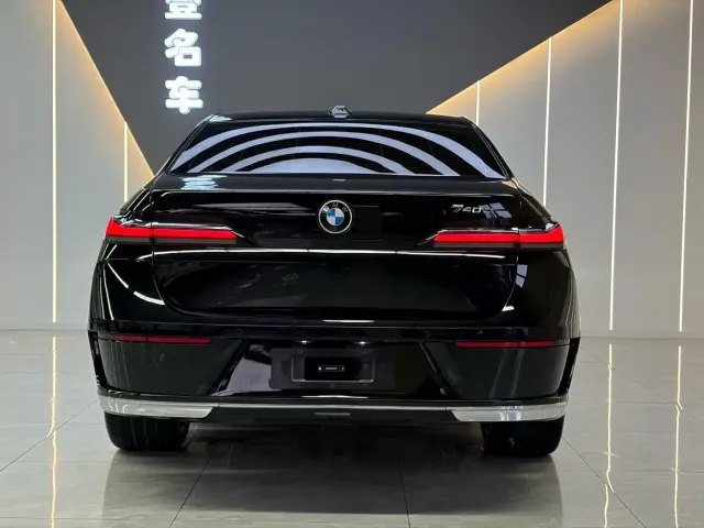 BMW BMW 7 Series 2023 Model 740Li Premium Luxury Package — Фото автомобиля 9