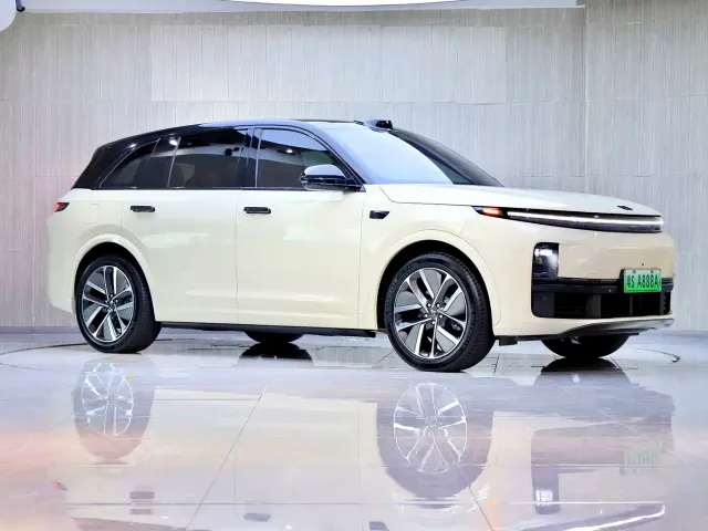 Li Auto L7 — Фото автомобиля 2