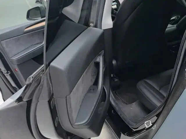 Tesla Model Y — Фото автомобиля 15