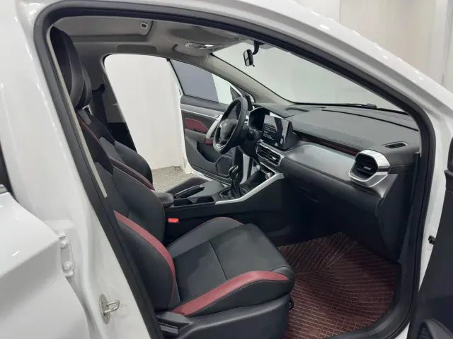 Geely Binyue — Фото автомобиля 4