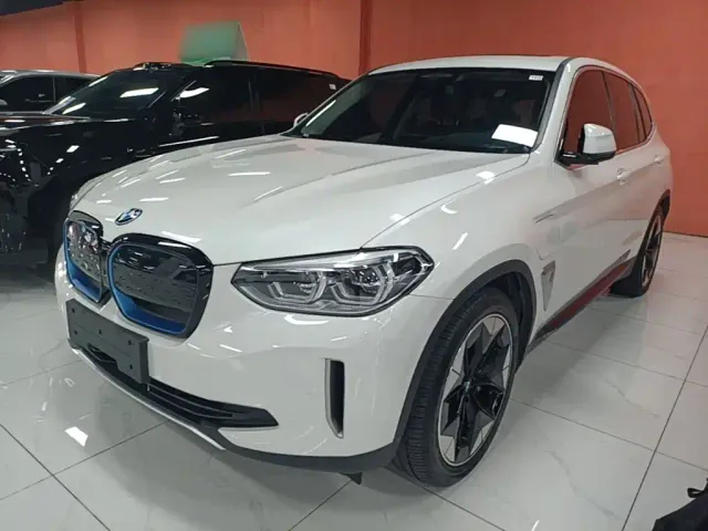 Фотография автомобиля — BMW iX3