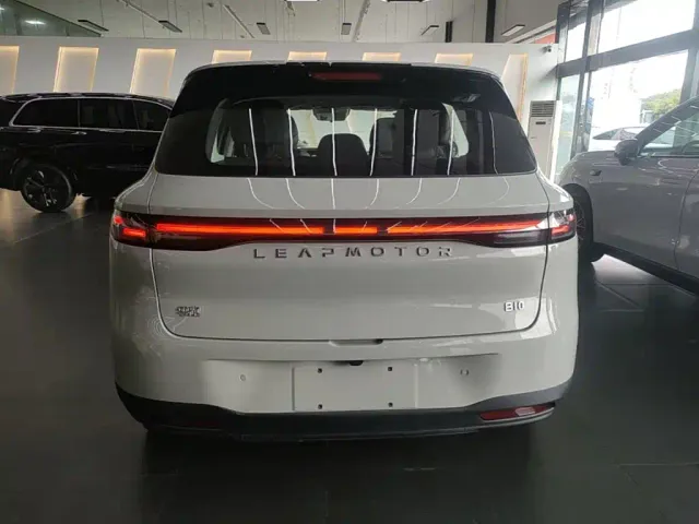 Leapmotor B10 — Фото автомобиля 5