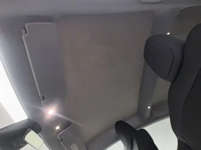 Tesla Model 3 — Фото автомобиля 14