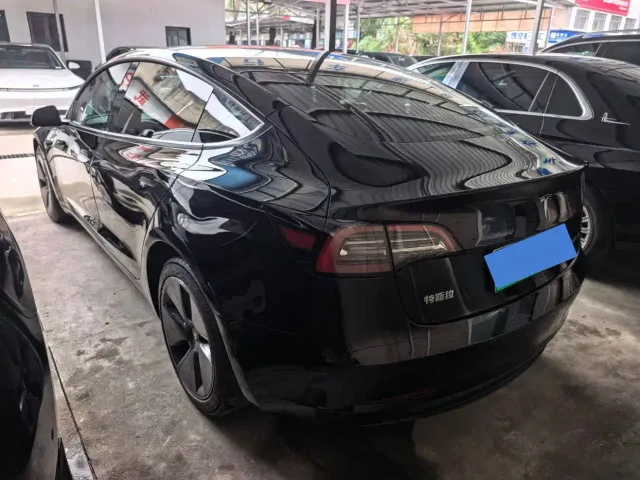 Tesla Model 3 — Фото автомобиля 15