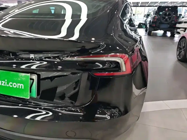 Tesla Model 3 — Фото автомобиля 7