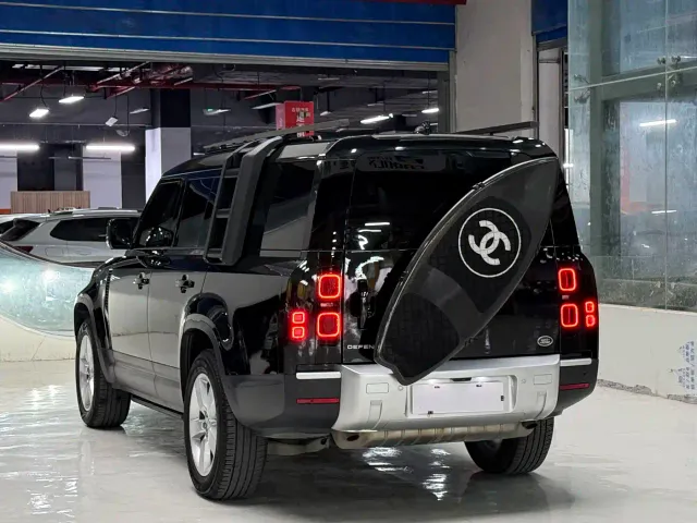 Land Rover Defender — Фото автомобиля 7