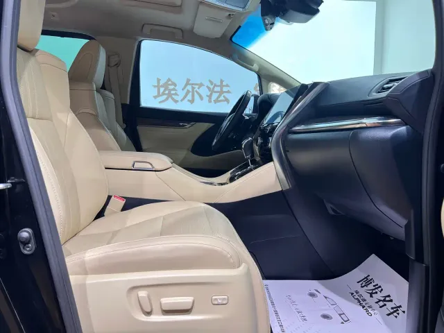 Toyota Vellfire — Фото автомобиля 9