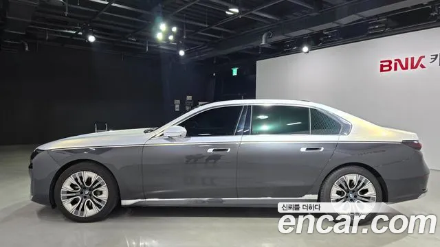BMW 7 Series G70 — Фото автомобиля 18