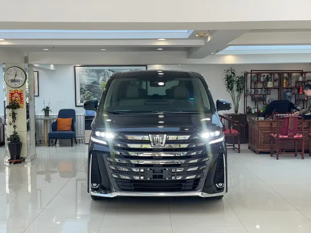 Toyota Vellfire — Фото автомобиля 2
